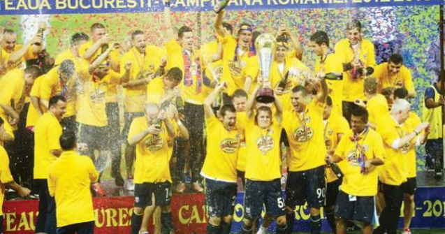 Steaua - FC Brasov 4-0: Jucatorii au sarbatorit titlul alaturi de fani