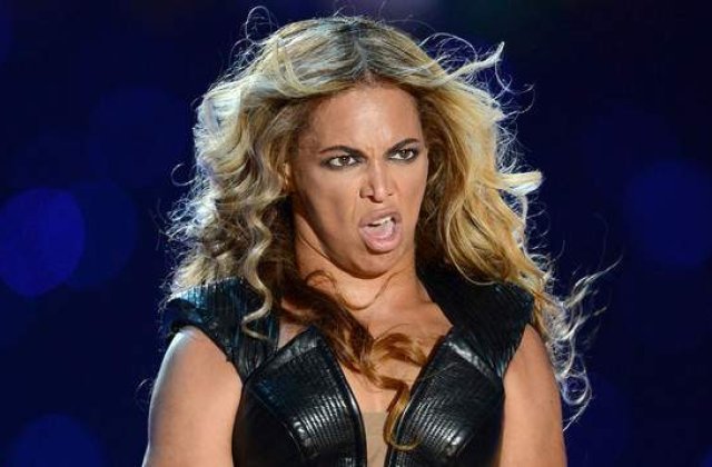 [VIDEO] Beyonce, plesnita peste fund de un fan prea entuziasmat