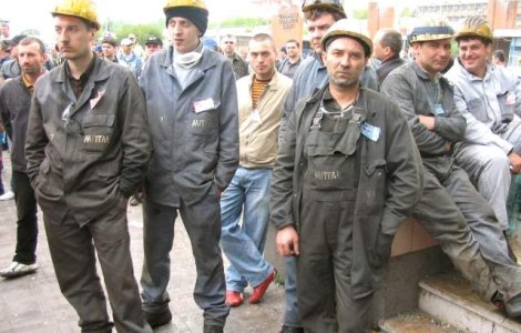 Aproximativ 4.000 de mineri protesteaza la Targu Jiu