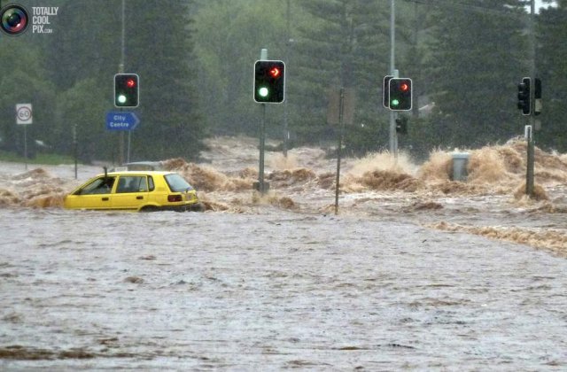 Cod galben de inundatii pe raurile din zece judete