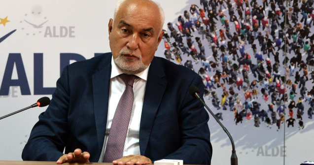 Vosganian: Comuniștii erau mici copii față de propaganda prilejuită de Covid