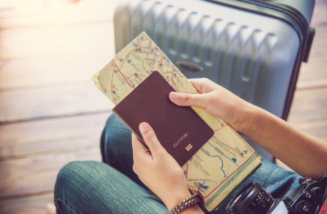 Românii nu vor mai putea călători doar cu buletinul! Când va fi necesar pașaportul pentru a vizita Marea Britanie