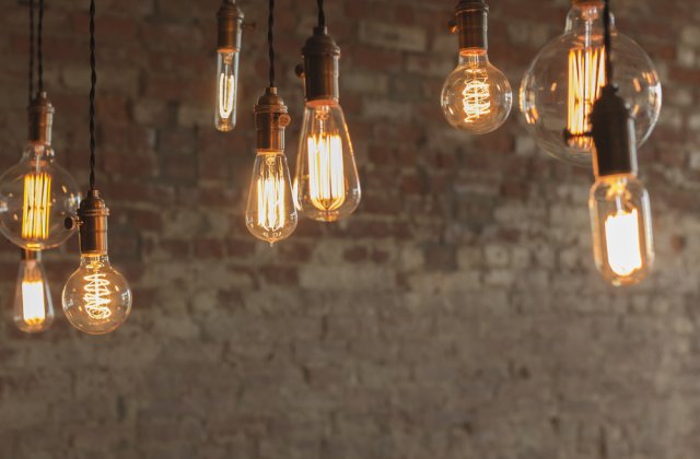 Facturi mai mici la energia electrică! Chiriţoiu: „Consumatorii trebuie să se informeze, să compare preţurile şi condiţiile contractuale ofertelor concurenţiale”