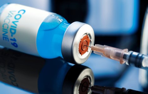 O asistentă medicală s-a infectat cu Covid-19, deși era vaccinată de o săptămână