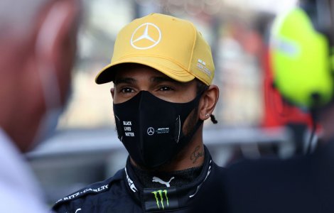 Mercedes prelungește termenul limită pentru contractul cu Hamilton