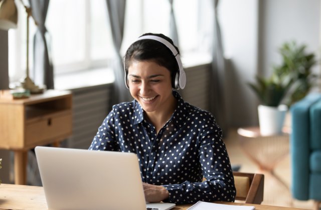 Căştile, un adevărat pericol pentru sănătate: Ce se întâmplă dacă le porţi mult timp