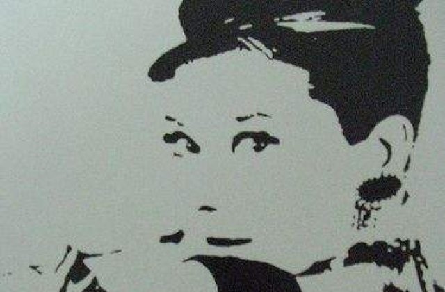 Rochiile actritei Audrey Hepburn, scoase la licitatie