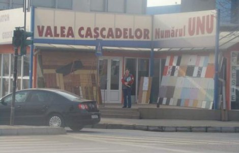 Valea Cascadelor aluneca sub amenintarea marilor retele de bricolaj