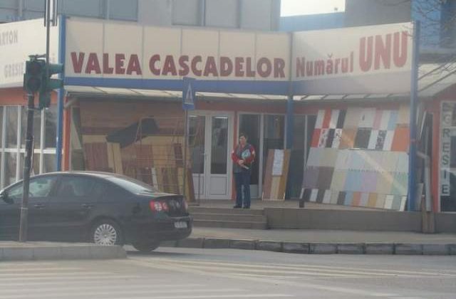 Valea Cascadelor aluneca sub amenintarea marilor retele de bricolaj