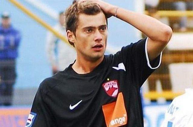 Fotbalistul Gabriel Tamas, luat pe sus de politie