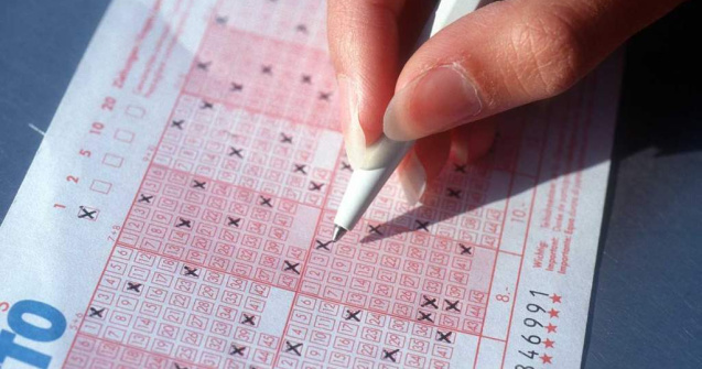  Top  10 castigatori ai loteriei care au pierdut TOT