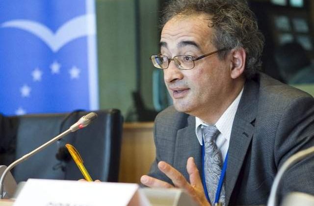 TRU: Ii ofer lui Paleologu reducere 100% la cursuri de maturizare politica