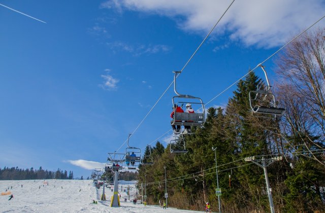 Revelionul la munte: petrecerile se încheie înainte de miezul-nopţii şi nu se va putea dansa