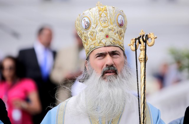 ÎPS Teodosie nu a respectat regulile și a organizat slujba de Anul Nou. Zeci de credincioși au fost prezenți