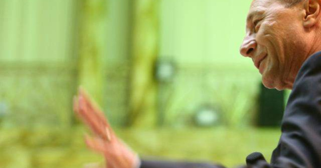 The Economist: "Basescu castiga o cursa stransa, dar murdara. Acum trebuie sa-si tina promisiunile"