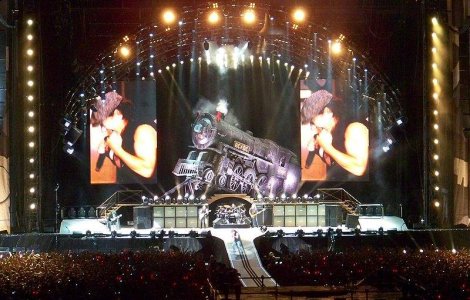 AC/DC vine in Romania