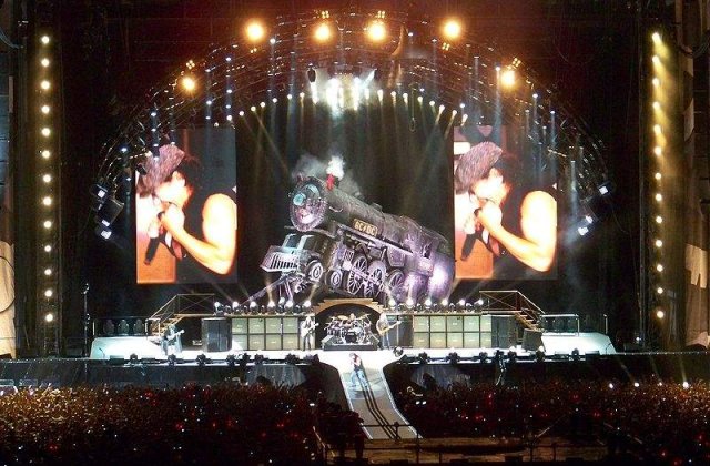 AC/DC vine in Romania