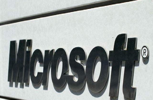 Microsoft reduce pretul Windows RT destinat tabletelor mici