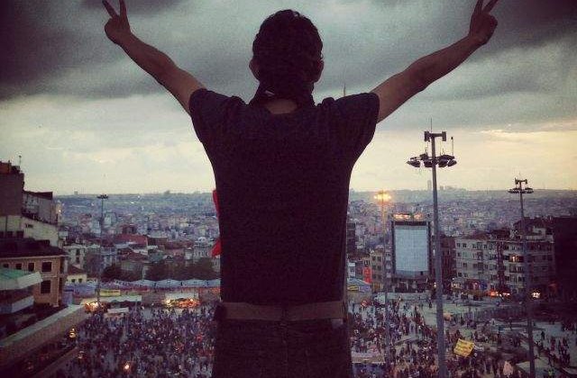 "Primavara turceasca" nu da semne de oboseala: Mii de protestatari au ocupat Piata Taksim