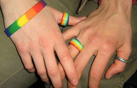 BOR: Familia se intemeiaza pe casatoria intre "un barbat si o femeie"