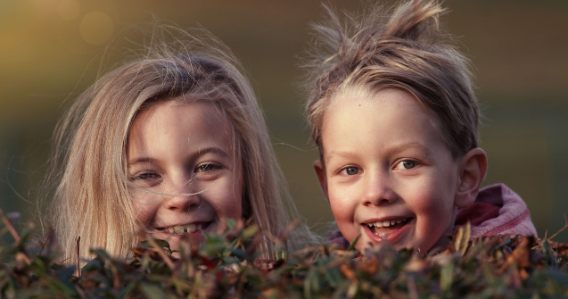 Aproximativ două milioane de români își sărbătoresc onomastica astăzi