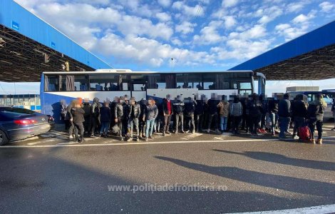 Camion cu 68 de migranţi, ascunşi printre mărfuri, oprit la Vama Nădlac