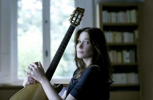 Sarkozy a admonestat un jurnalist pentru Carla Bruni