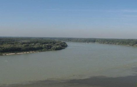 Slovacia a inchis un pod de legatura cu Ungaria: 40 de evacuati