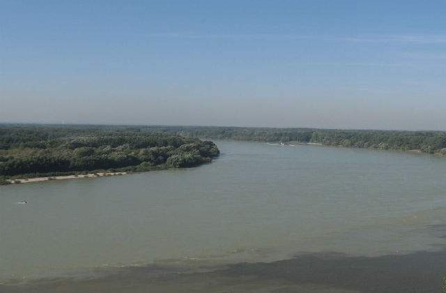 Slovacia a inchis un pod de legatura cu Ungaria: 40 de evacuati