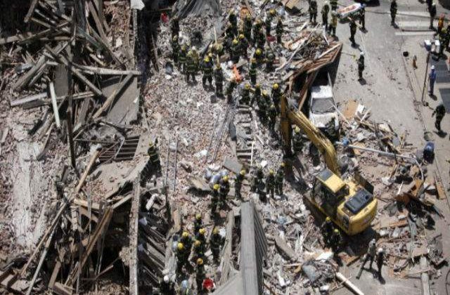 Cladire prabusita in Philadelphia: Sase morti si 13 raniti