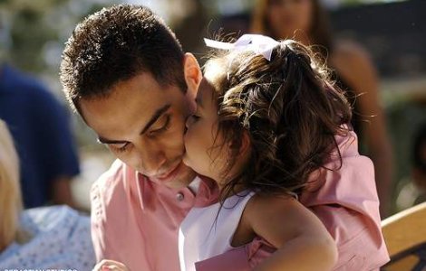 Arestat pentru ca saruta copii in restaurante