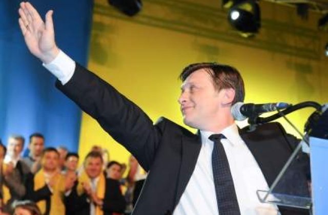PSD si PNL: Crin Antonescu premier, indiferent de formula de guvernare