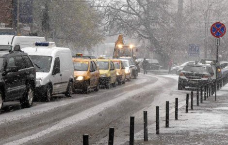Drumuri nationale si judetene din toata tara blocate din cauza zapezii