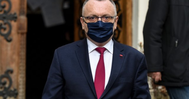 Cîmpeanu: Angajaţii din sistemul de învăţământ preuniversitar vor vaccinul