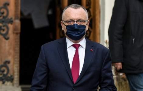 Cîmpeanu: Angajaţii din sistemul de învăţământ preuniversitar vor vaccinul