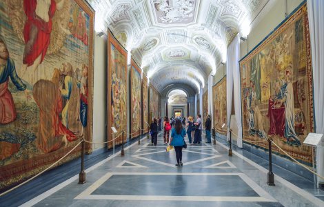 Italia vrea să redeschidă muzeele, dar să prelungească starea de urgență