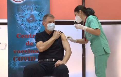VIDEO Iohannis s-a vaccinat anti-COVID la Spitalul Militar Central „Carol Davila”