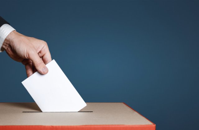 Senatorul Radu Mihail solicită explicaţii în legătură cu voturile prin corespondenţă ale românilor din străinătate