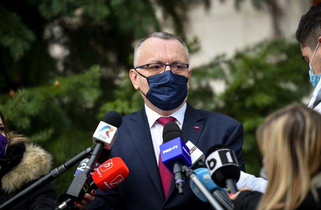 C&icirc;mpeanu: &bdquo;Suntem datori să susţinem şi să investim &icirc;n educaţia şi &icirc;n cultura rom&acirc;nească"