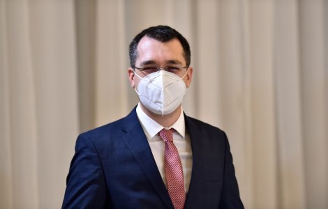 Ministrul Voiculescu a anunțat că și-a programat părinții pentru vaccinare