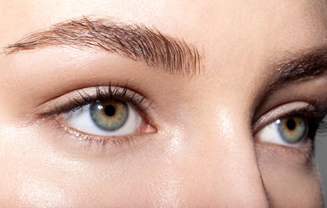  Top  Ai grijă de aspectul tău! 4 trucuri simple pentru creşterea sprâncenelor