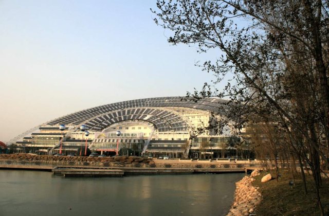 China uimeste cu o cladire colosala alimentata de la soare