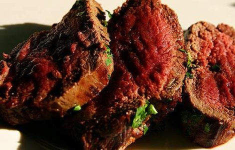 Snitele cu aur, in meniul unui restaurant din Germania