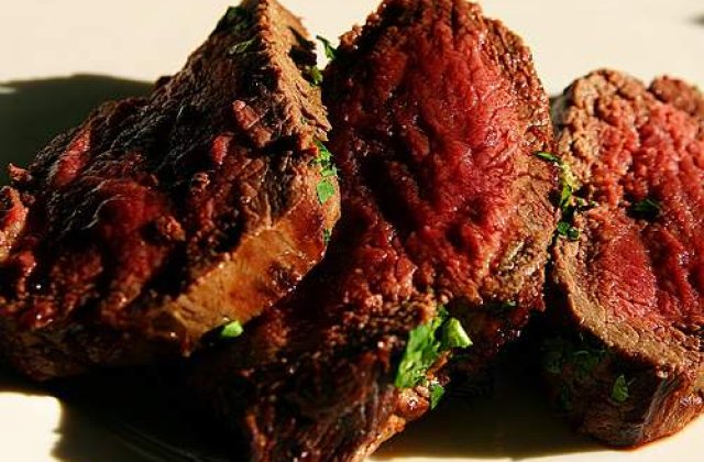 Snitele cu aur, in meniul unui restaurant din Germania