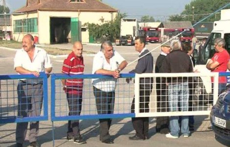 Valcea: Angajatii regiei de transport public au incetat protestele