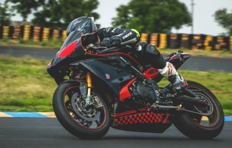 Românul care a fugit de poliția britanică cu 290 km/oră a fost condamnat