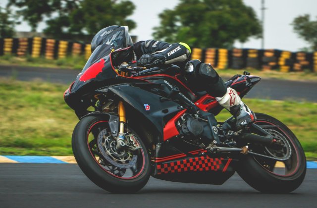 T&acirc;nărul de 19 ani care a fugit de poliția britanică cu 290 km/oră a fost condamnat