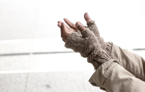 CEDO condamnă Elveţia pentru că a aplicat o amendă unei cerşetoare din România