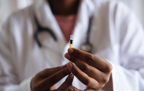 Medicii recomandă vaccinarea antigripală a copiilor și adolescenților. Care sunt motivele
