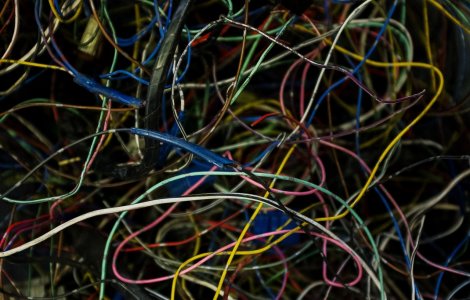 Fără internet și telefonie după ce 4 români din Spania au furat 1 km de cablu